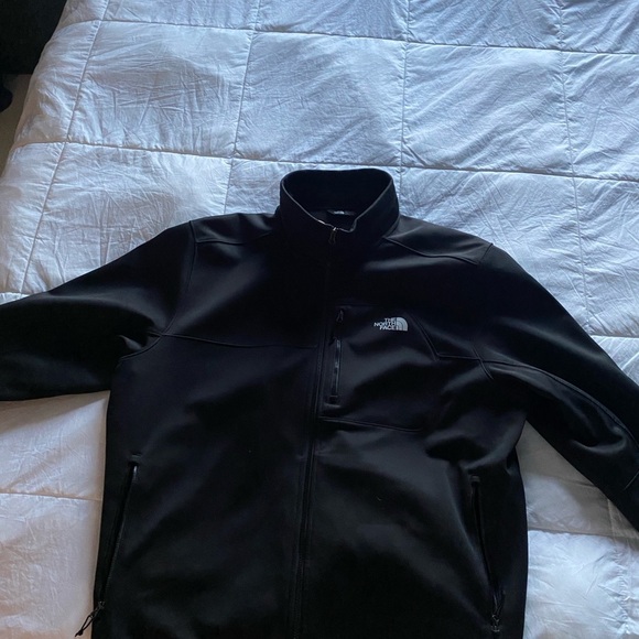 The North Face Black Performance Jacket Athletic Cut - Picture 4 of 4